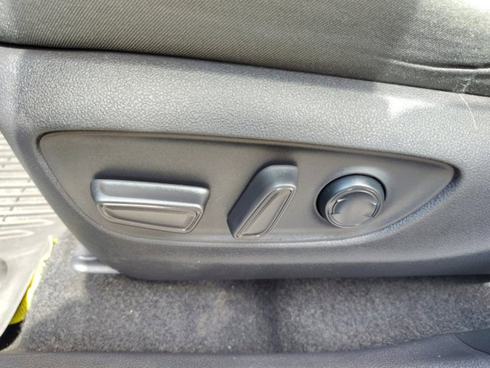 Used 2021 Toyota RAV4 XLE Premium image 12