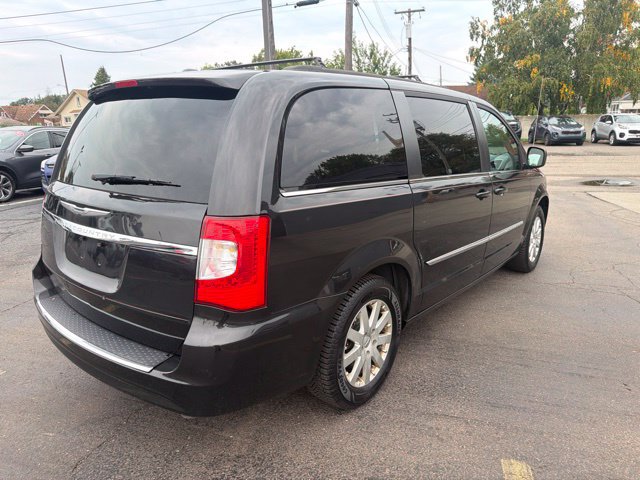 Used 2015 Chrysler Town & Country Touring FWD image 7
