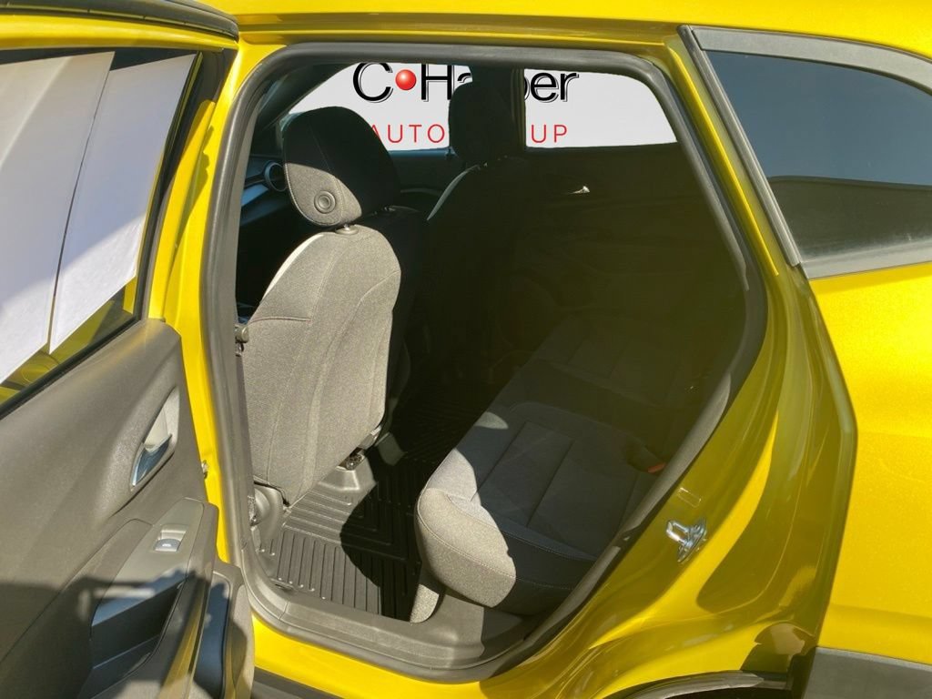 Used 2025 Chevrolet Trax RS FWD image 15