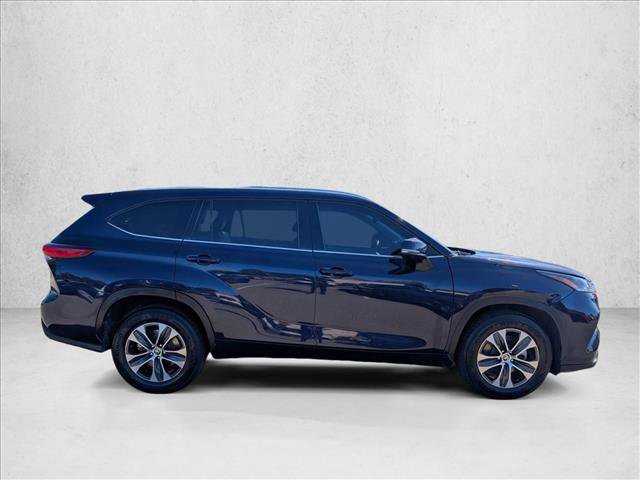 Used 2021 Toyota Highlander XLE FWD image 4