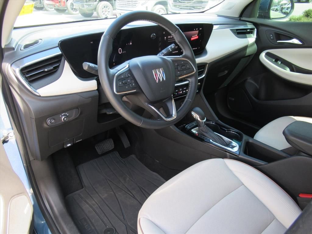 Used 2025 Buick Encore GX Avenir w/ Avenir Technology Package image 13