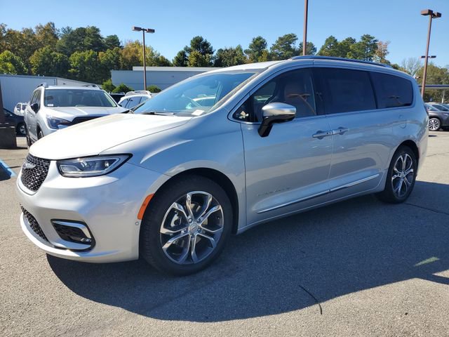 New 2026 Chrysler Pacifica Pinnacle image 3