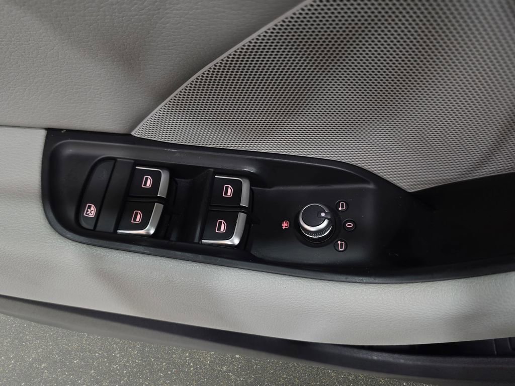 Used 2016 Audi A3 e-tron Premium Plus w/ Premium Plus Package image 28