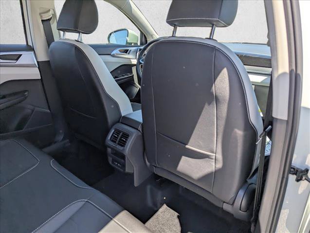 New 2026 Volkswagen Taos SE FWD image 28