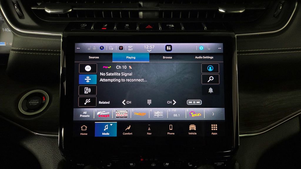 Used 2023 Jeep Grand Cherokee Overland w/ Luxury Tech Group IV AWD/4WD image 22