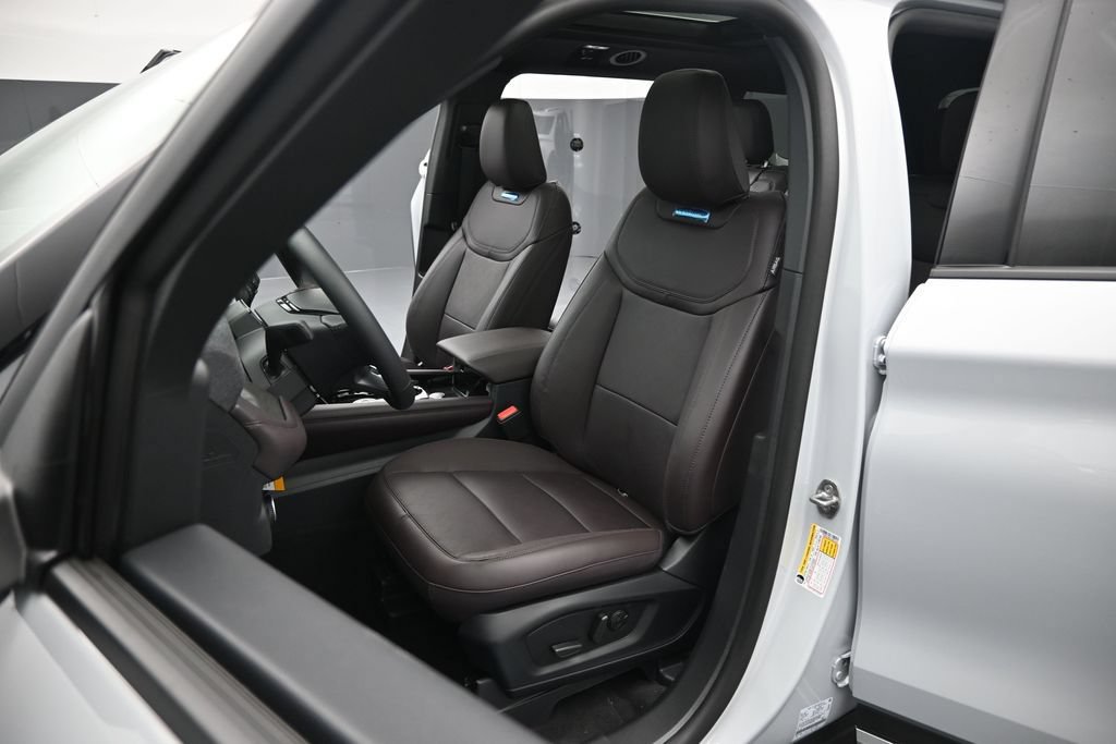 New 2026 Ford Explorer Platinum RWD image 8
