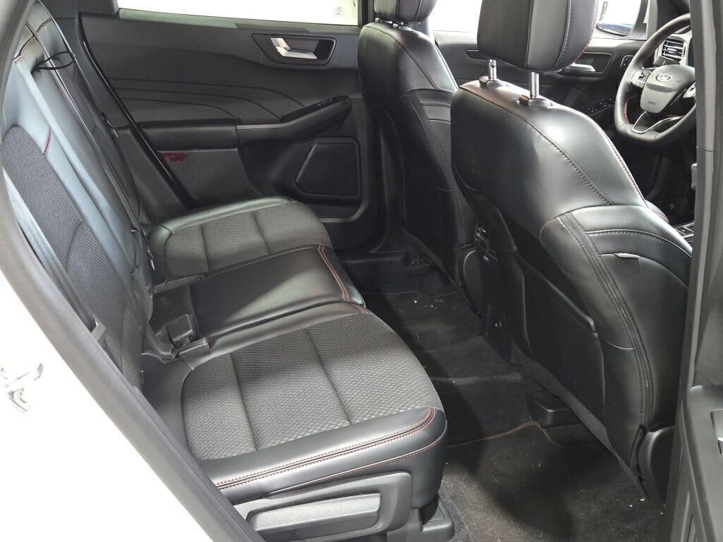 Used 2023 Ford Escape ST-Line Elite image 12