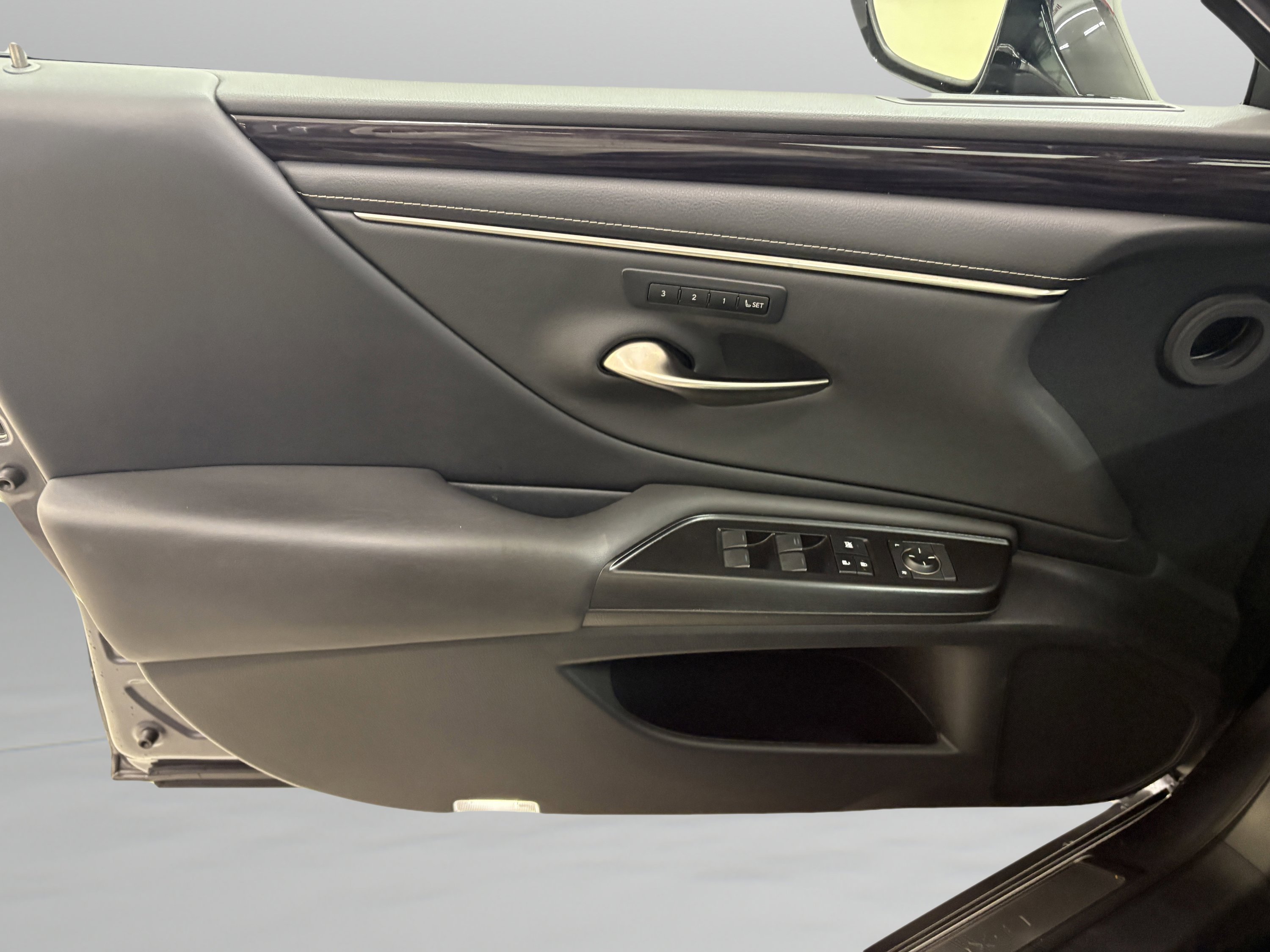 Used 2019 Lexus ES 350 image 24