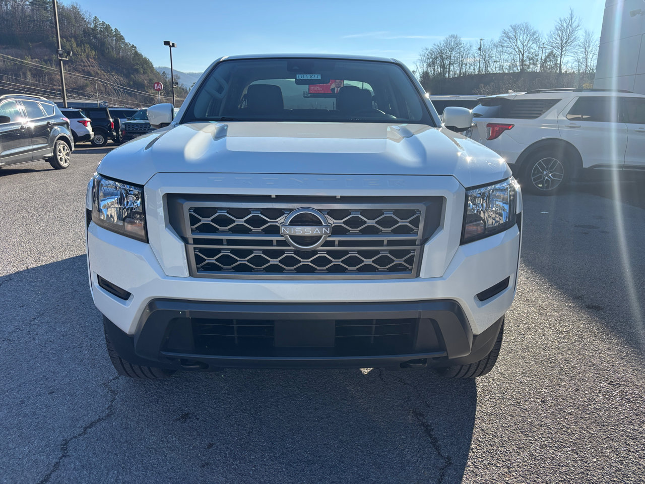 Used 2024 Nissan Frontier SV image 7