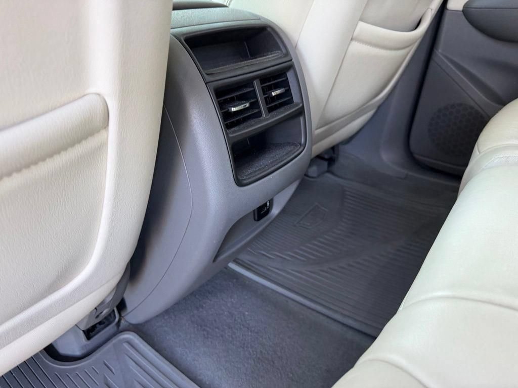 Used 2018 Cadillac XT5 Luxury w/ Driver Awareness Package FWD image 11