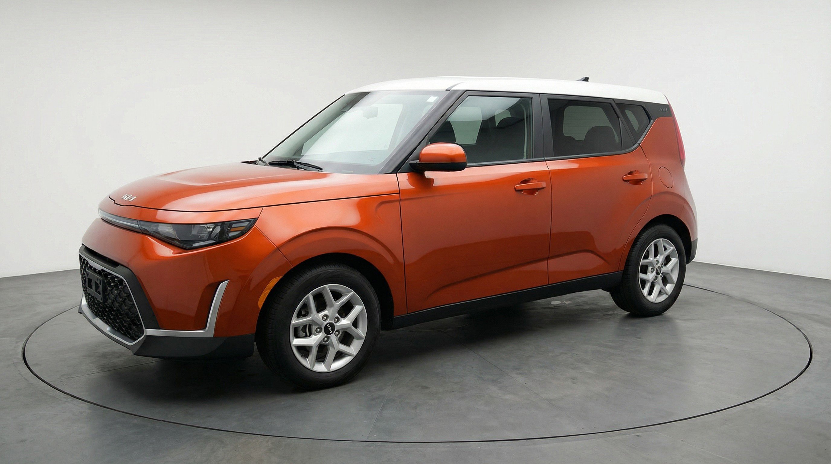 Used 2025 Kia Soul LX w/ LX Technology Package image 3