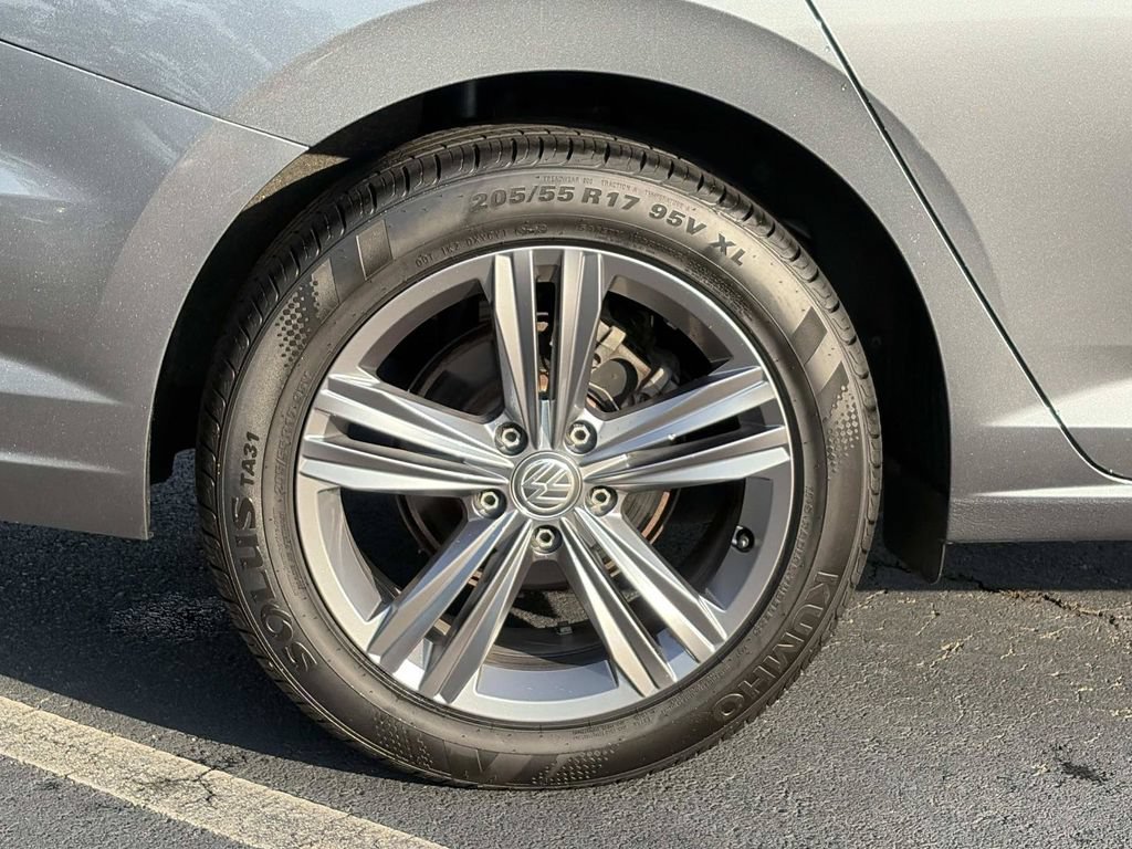 Used 2019 Volkswagen Jetta R-Line FWD image 9