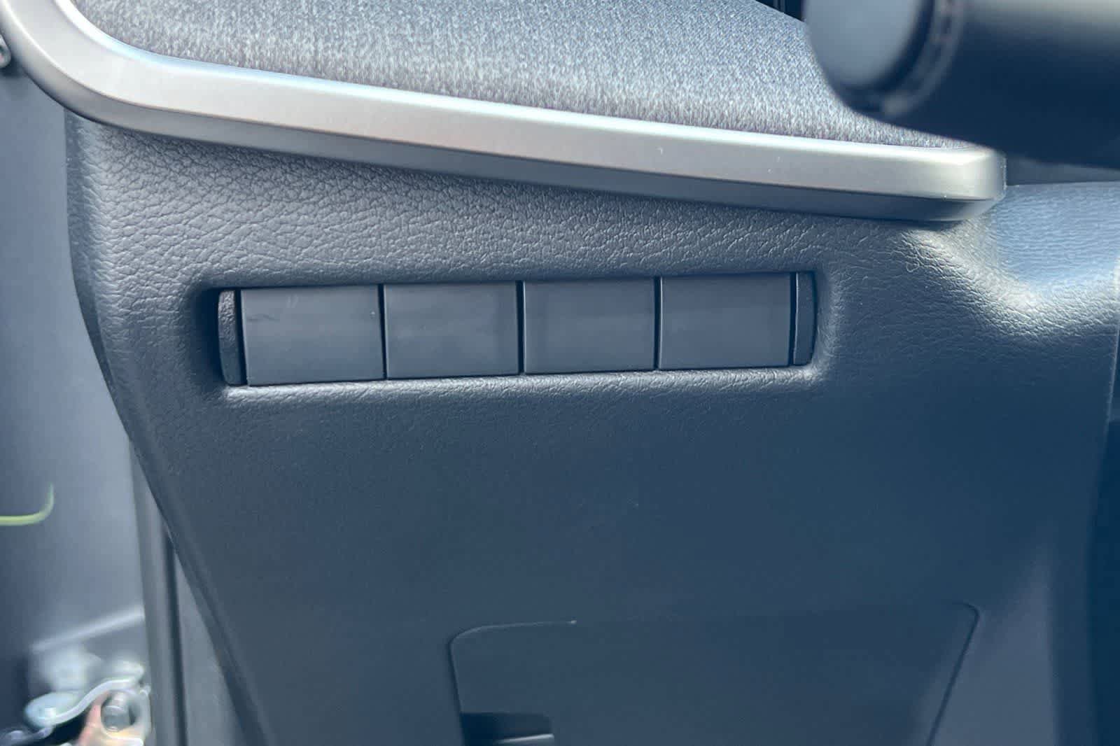 New 2026 Nissan Kicks SV image 31