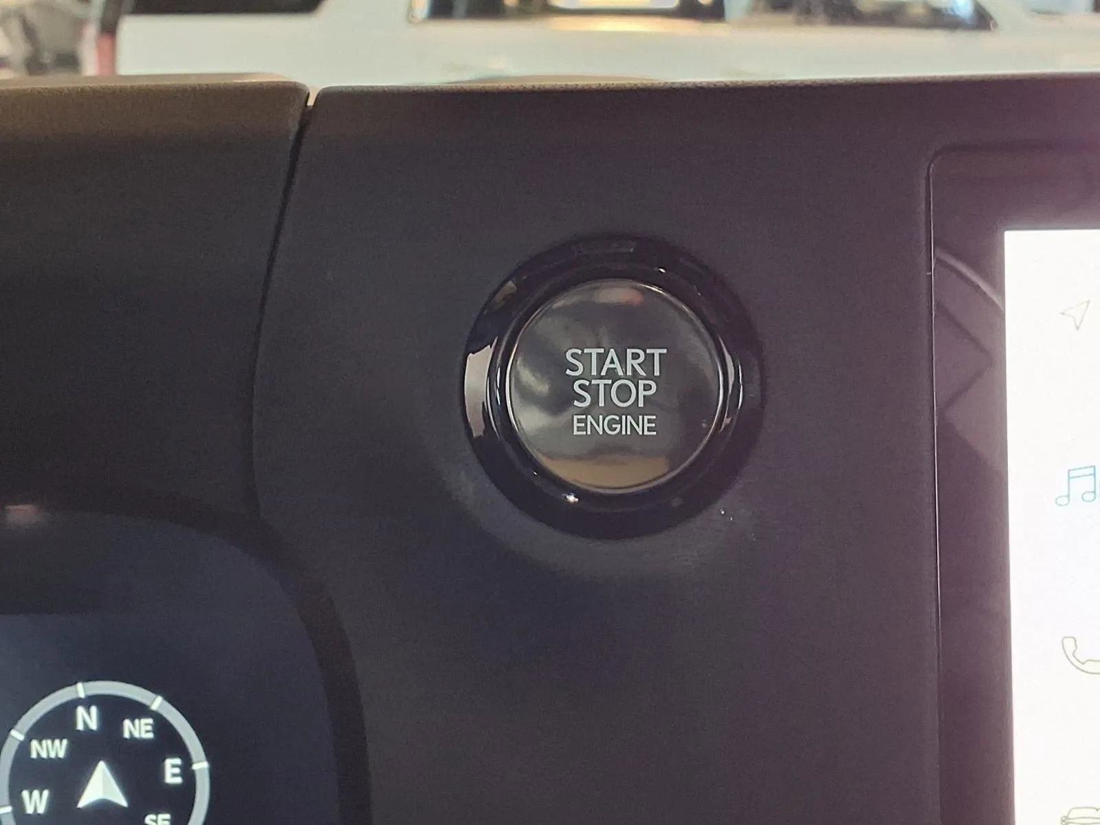 Used 2025 Lexus GX 550 w/ Accessory Package (31) image 22