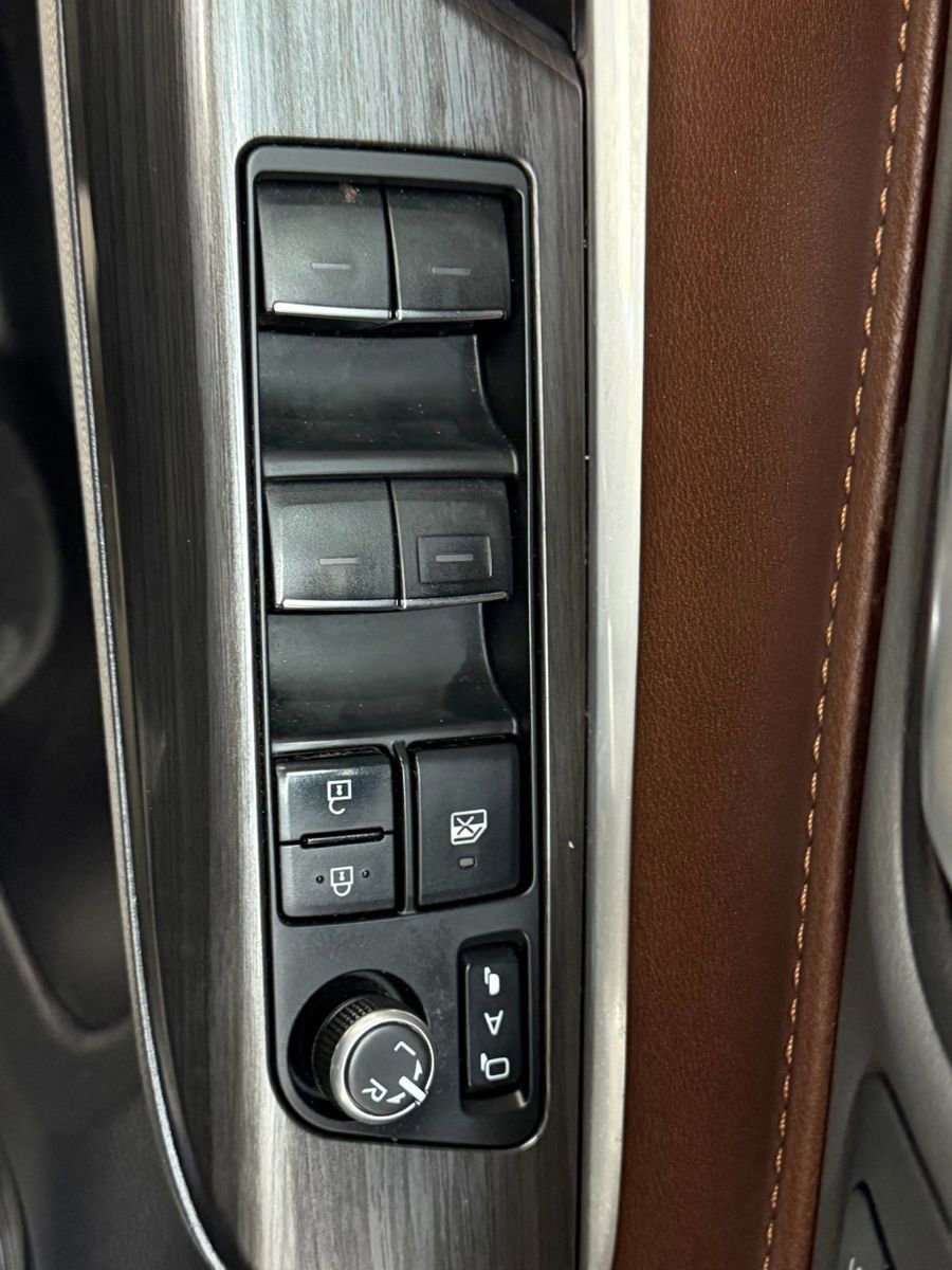 Used 2023 Toyota Venza Limited image 25