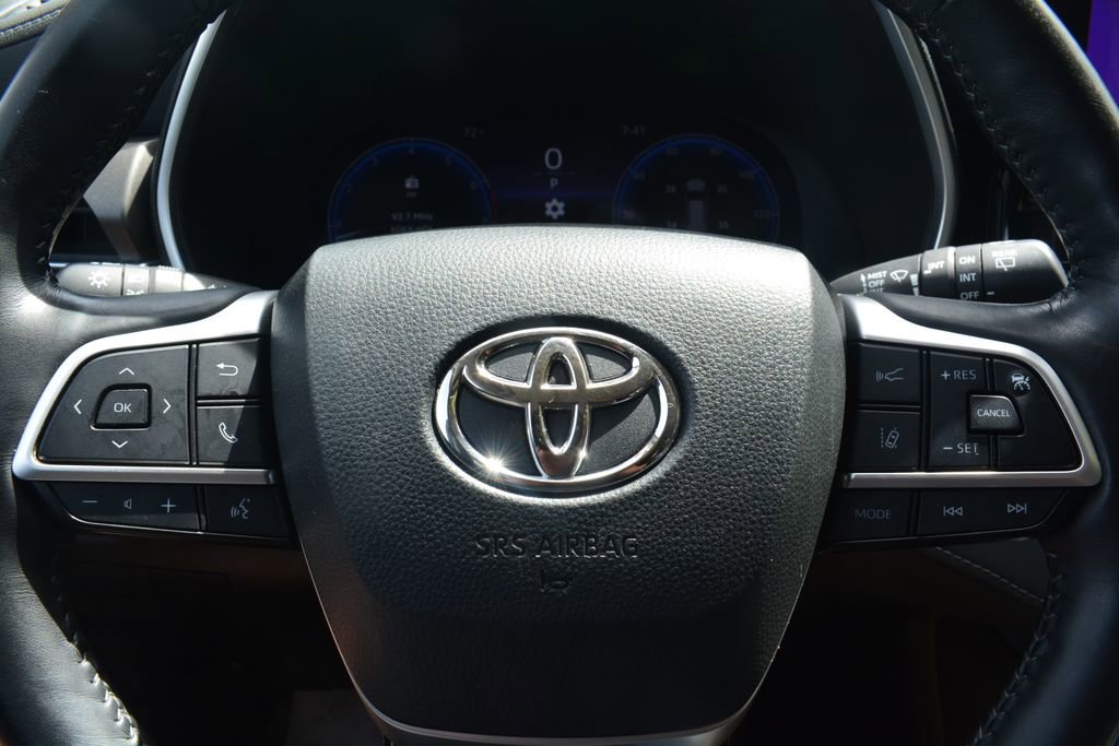 Used 2023 Toyota Highlander Limited AWD/4WD image 13