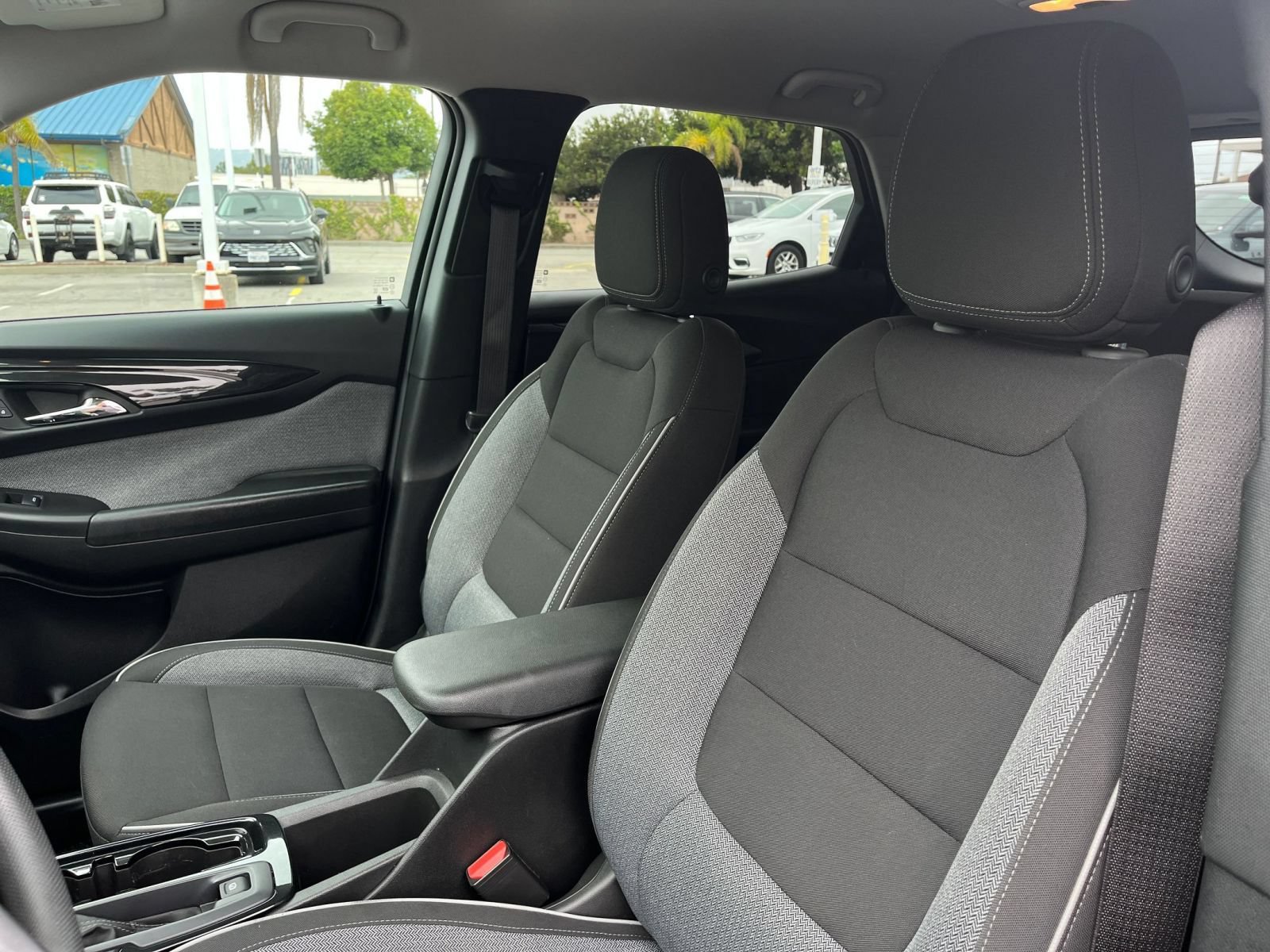 Used 2025 Chevrolet TrailBlazer LT FWD image 37