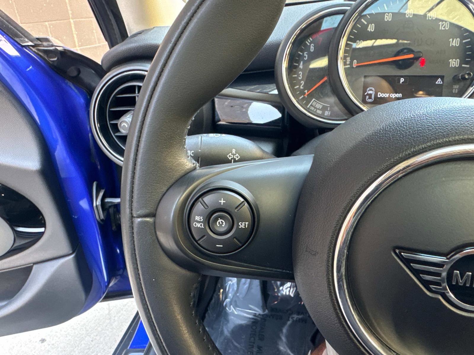 Used 2019 MINI Cooper 4-Door Hardtop w/ Signature Upholstery Package image 13