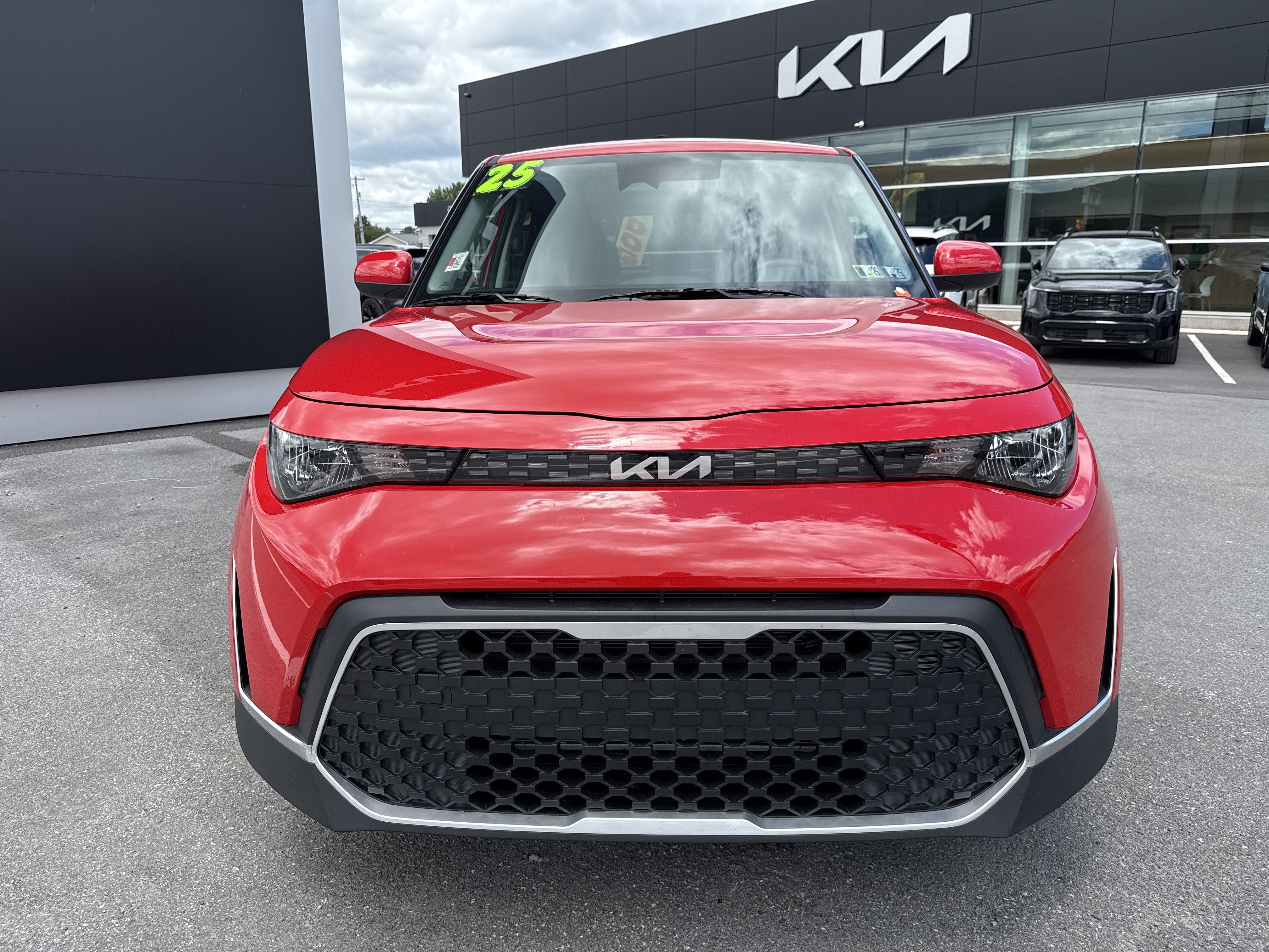 Certified 2025 Kia Soul LX w/ LX Technology Package FWD image 9