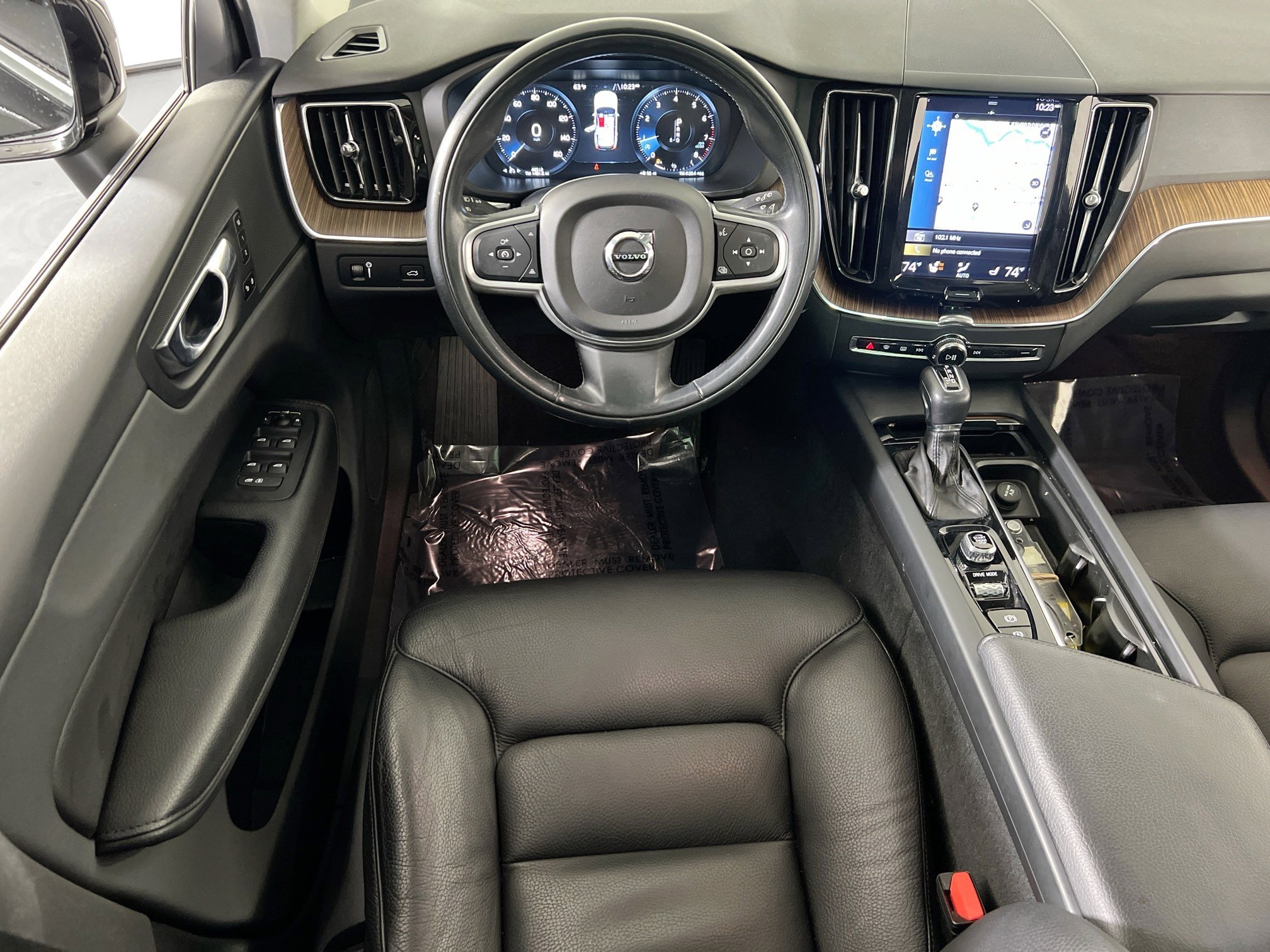 Used 2021 Volvo XC60 T5 Momentum w/ Premium Package image 23