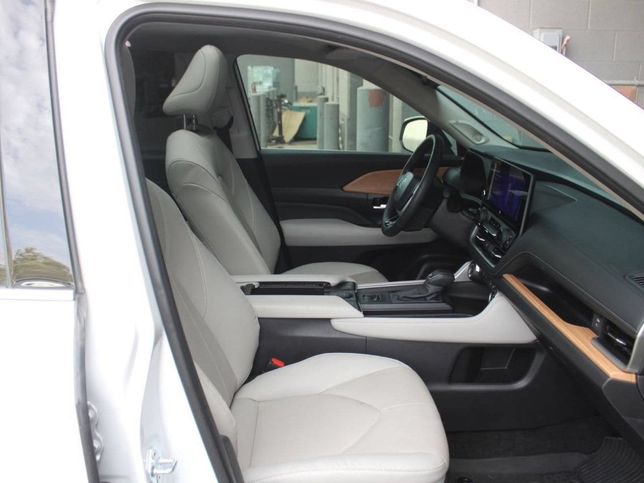 Used 2025 Toyota Grand Highlander FWD image 16