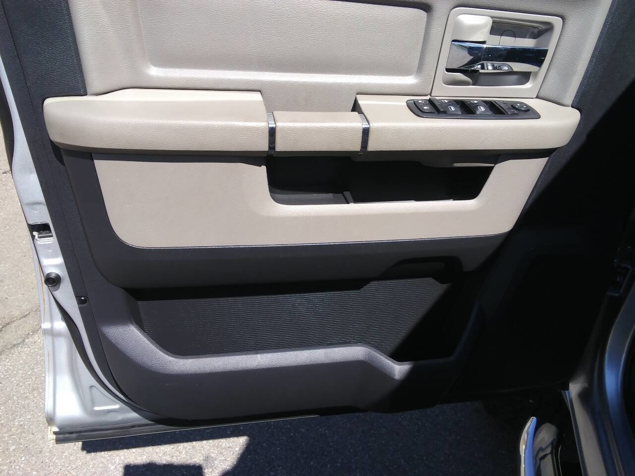 Used 2011 RAM 2500 SLT image 29