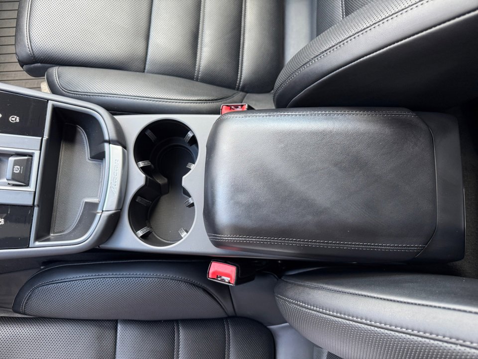 New 2026 Porsche Macan Turbo image 18