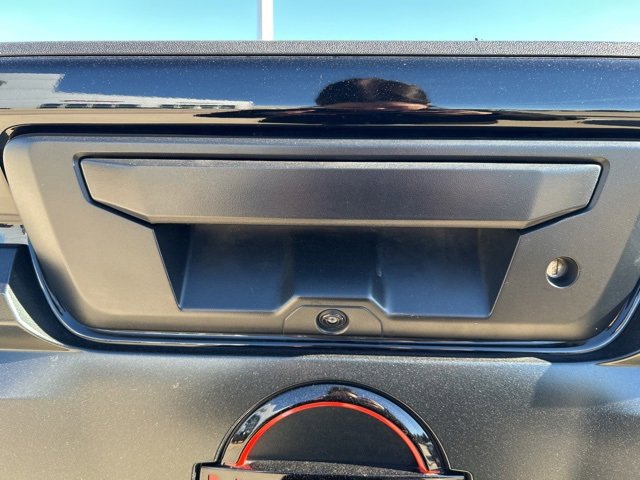 Used 2025 Nissan Frontier PRO-4X w/ Black Accent Package image 8