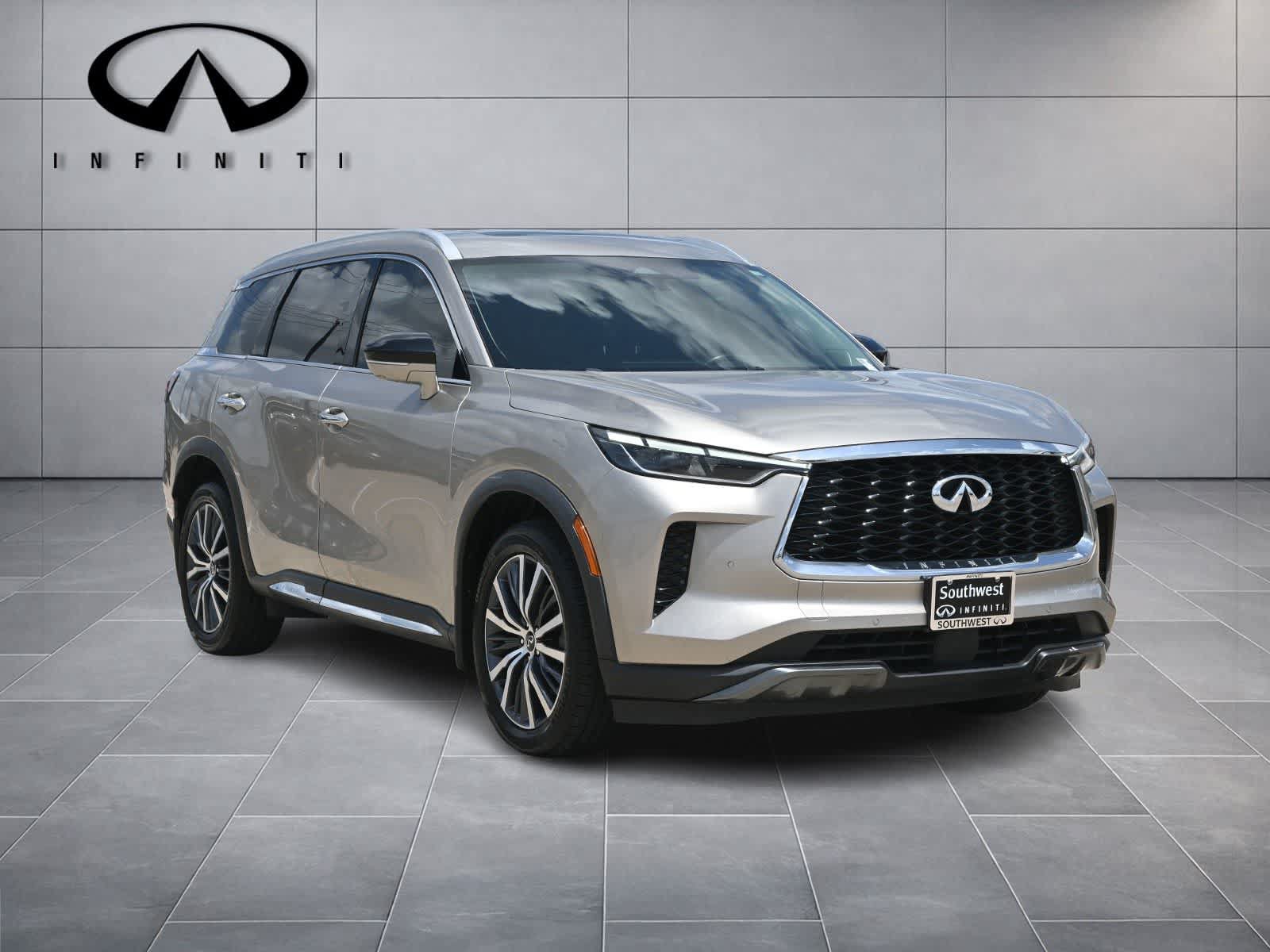 Used 2023 INFINITI QX60 Sensory w/ Cargo Package AWD/4WD image 3