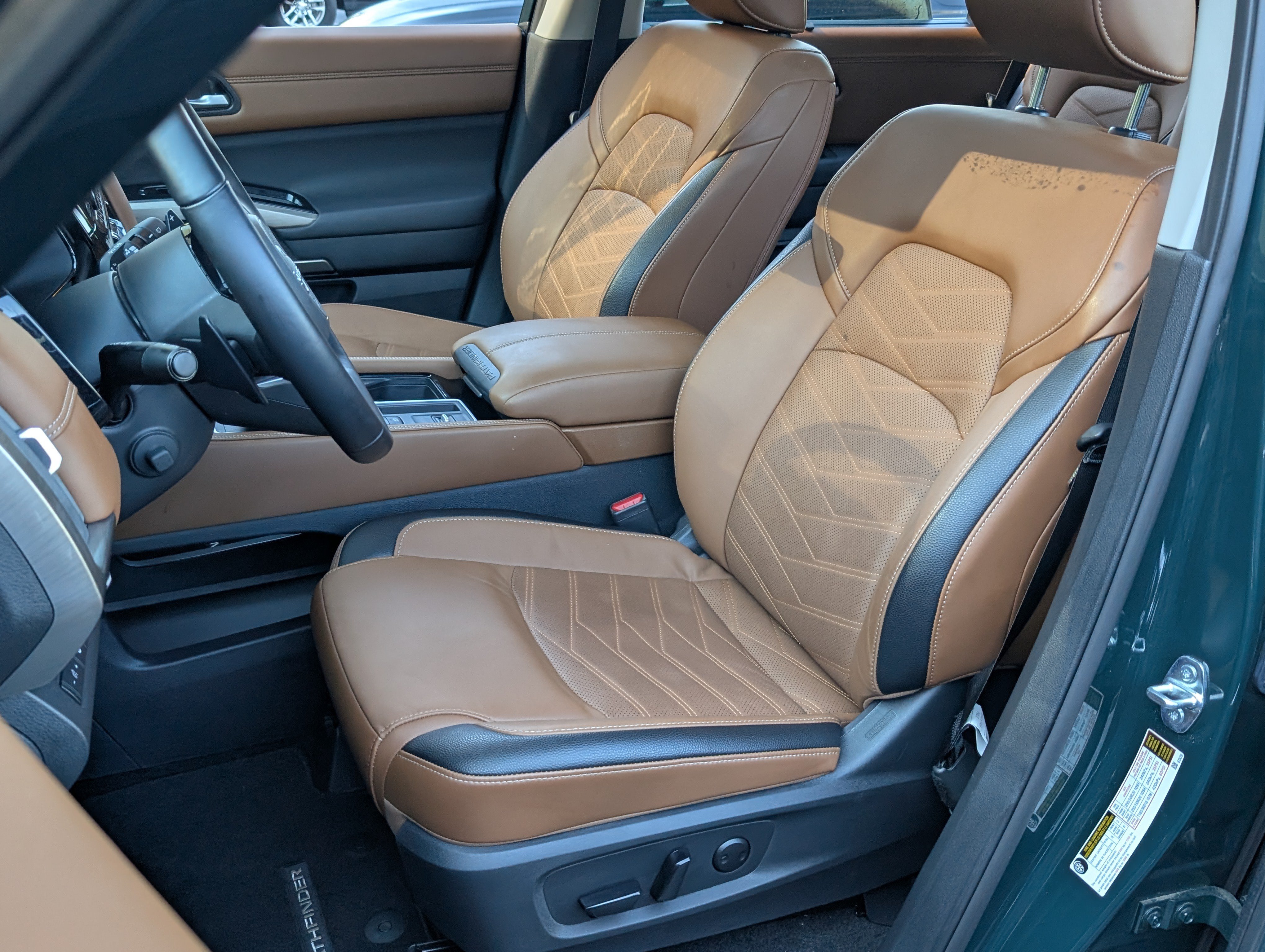Used 2025 Nissan Pathfinder Platinum w/ Cargo Package FWD image 17