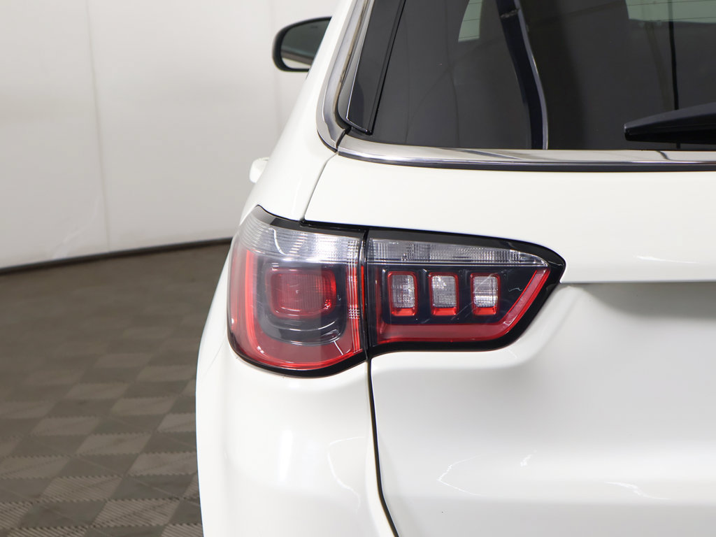Used 2019 Jeep Compass Latitude FWD image 12