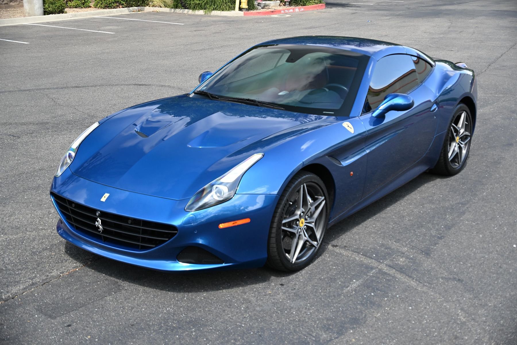 Used 2015 Ferrari California T RWD image 13