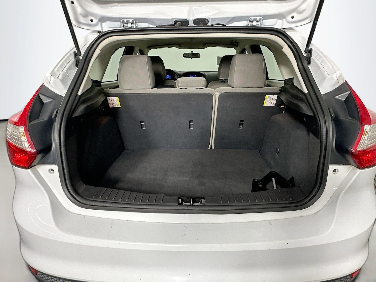 Used 2014 Ford Focus SE FWD image 22
