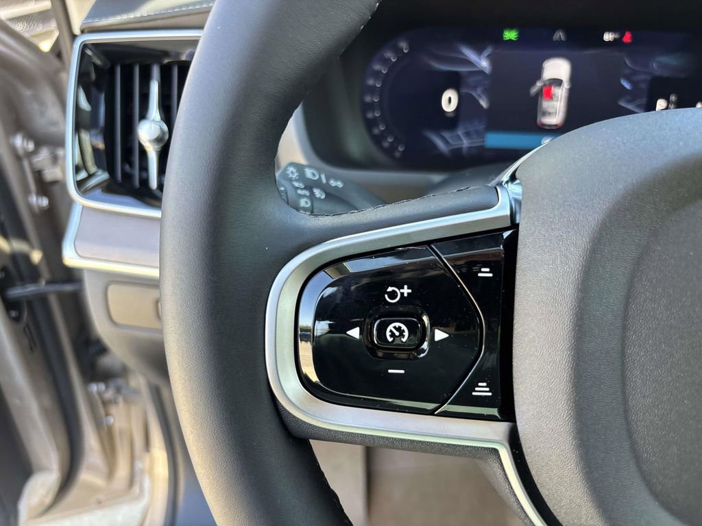 New 2026 Volvo XC90 B6 Plus w/ Protection Package Premier image 18