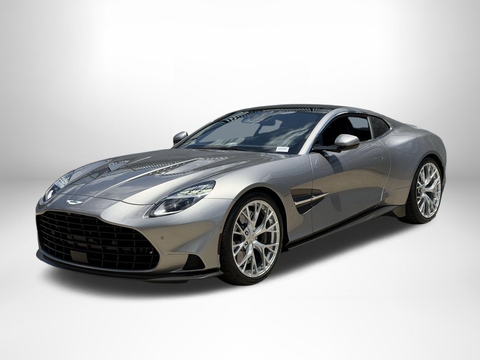 Used 2025 Aston Martin Vanquish RWD image 15