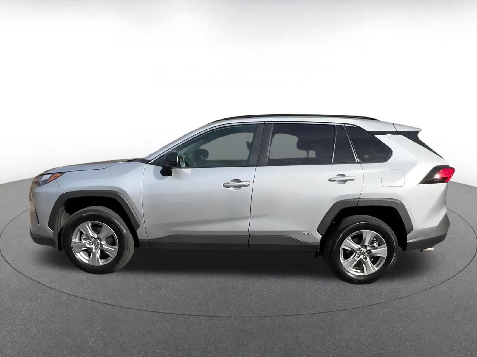 Used 2025 Toyota RAV4 LE image 9