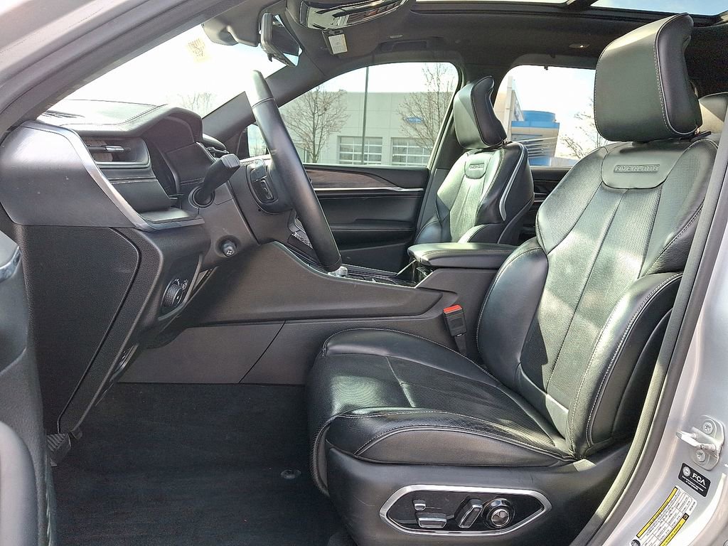 Used 2021 Jeep Grand Cherokee L Overland w/ Advanced Protech Group III image 17