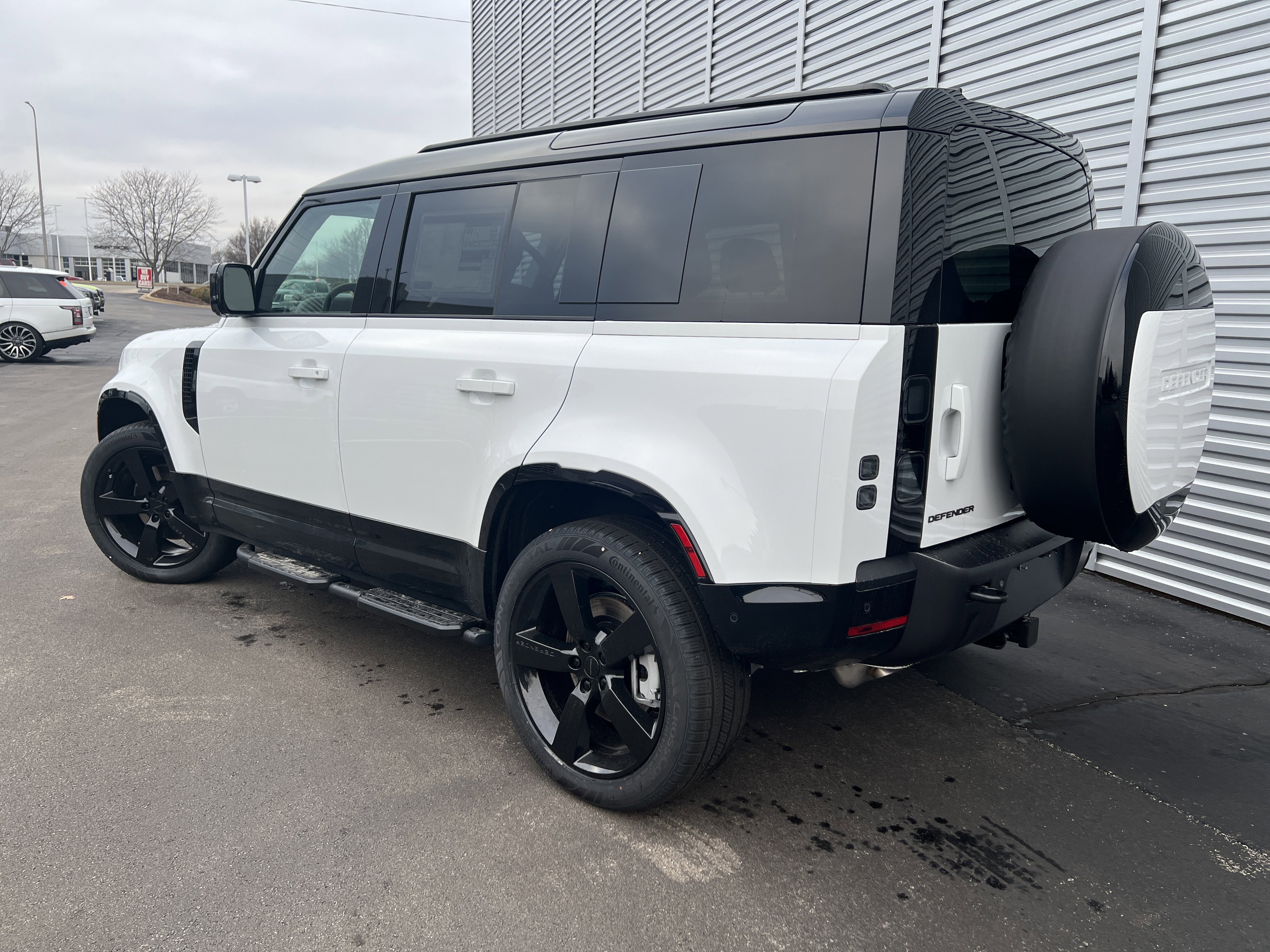 New 2026 Land Rover Defender 110 X-Dynamic SE image 3