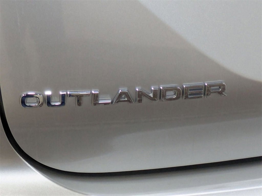 Used 2022 Mitsubishi Outlander ES image 10