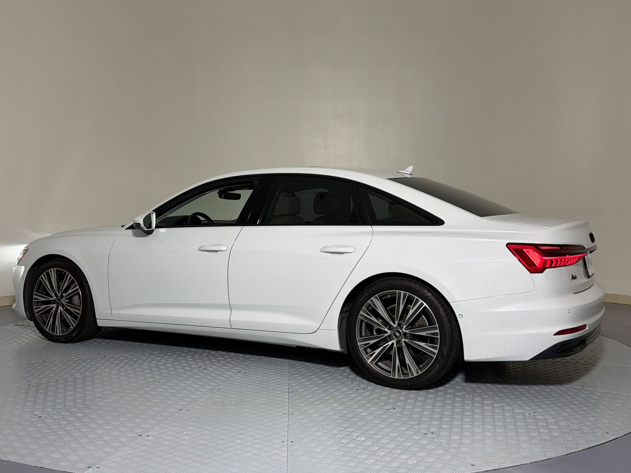 Used 2023 Audi A6 Premium Plus w/ Premium Plus Package AWD/4WD image 3