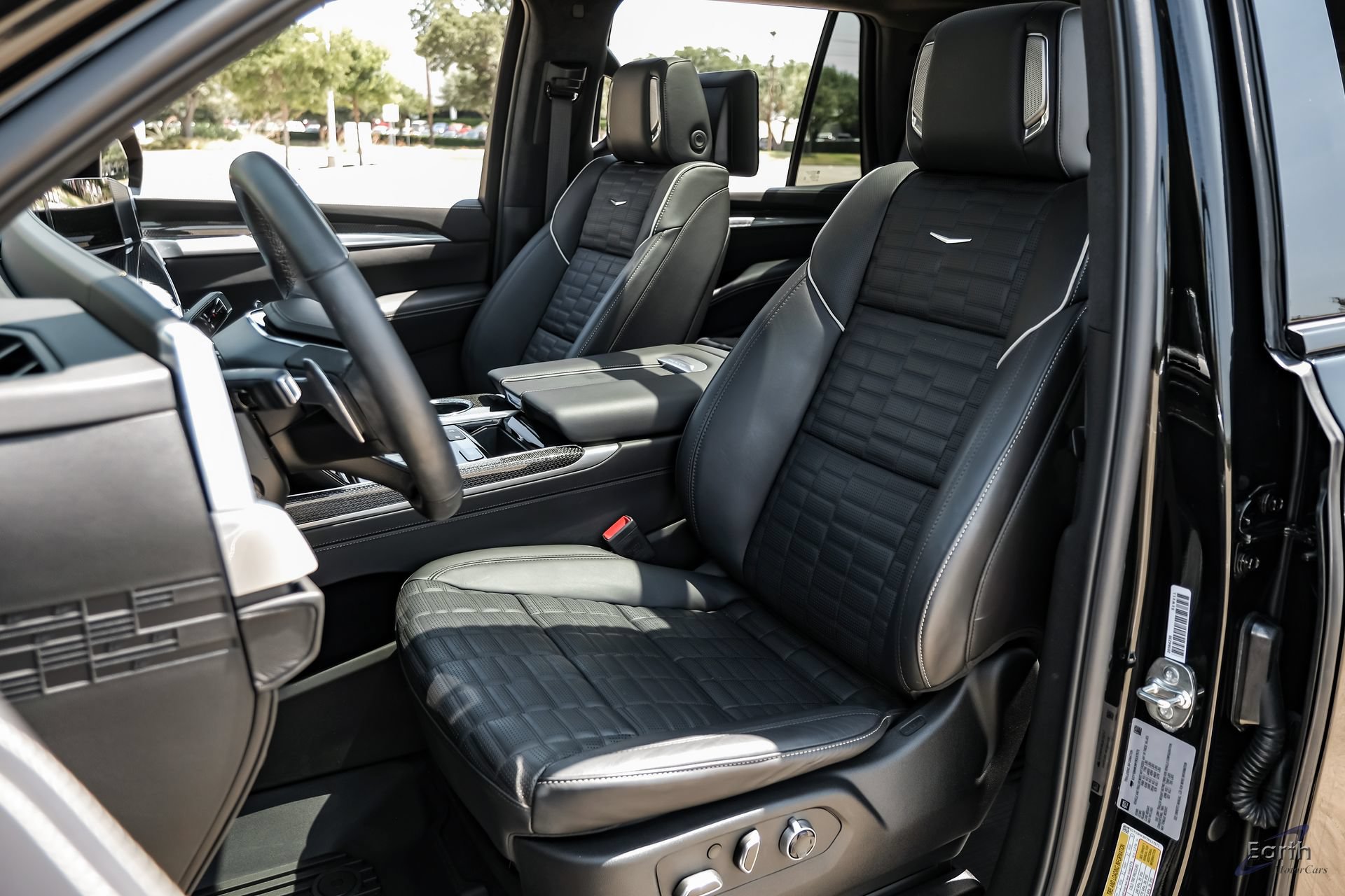 Used 2026 Cadillac Escalade V w/ LPO, ONYX Package AWD/4WD image 36