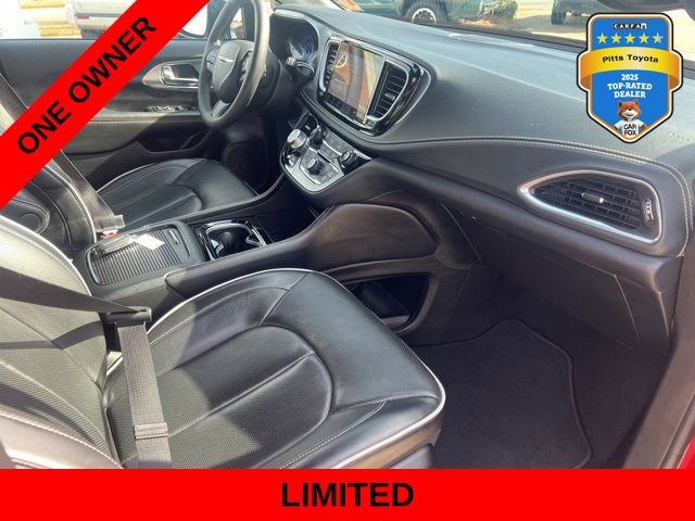 Used 2025 Chrysler Pacifica Limited image 12