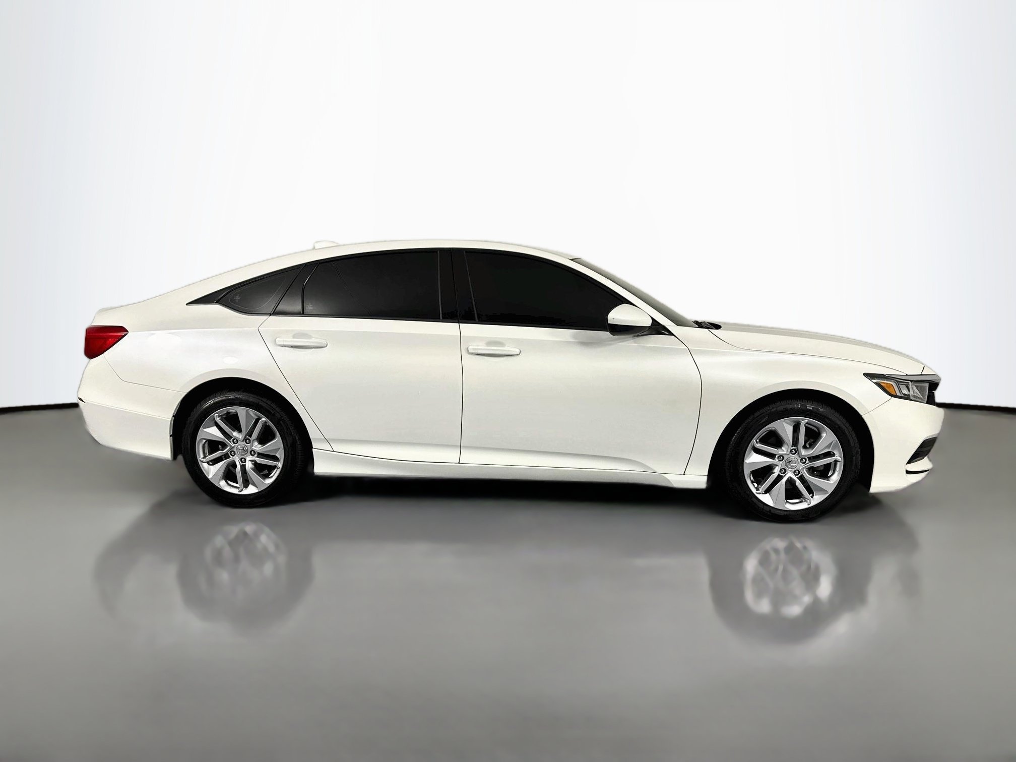 Certified 2018 Honda Accord LX image 4