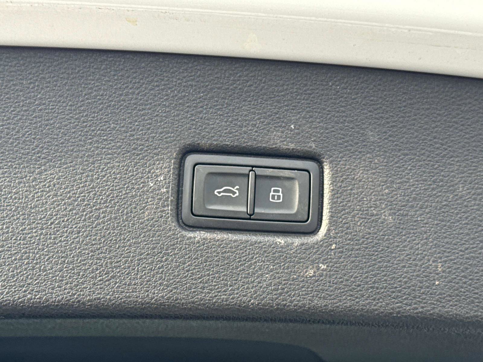 Used 2023 Audi SQ5 Prestige w/ Prestige Package image 13