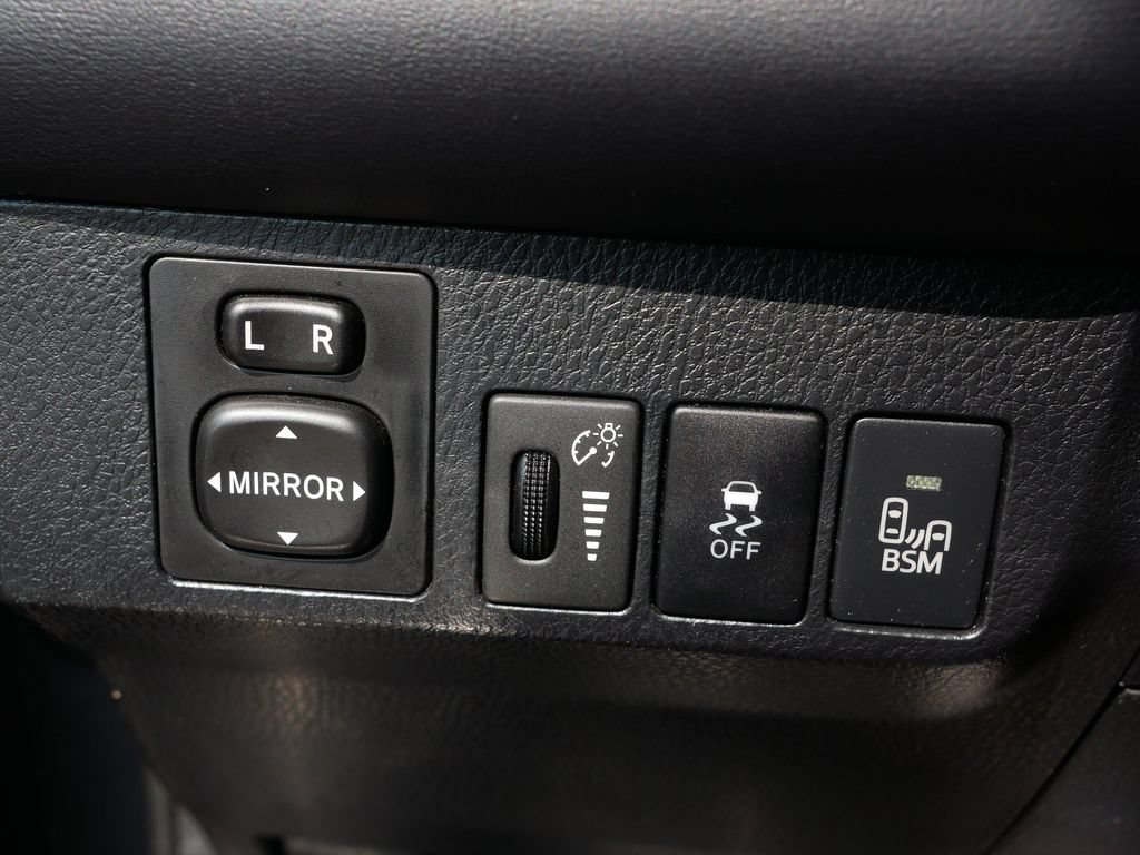 Used 2013 Toyota RAV4 Limited AWD/4WD image 29
