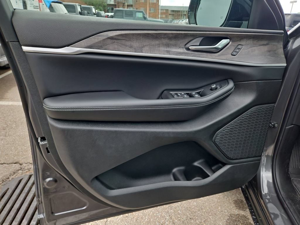 New 2026 Jeep Grand Cherokee Summit AWD/4WD image 18