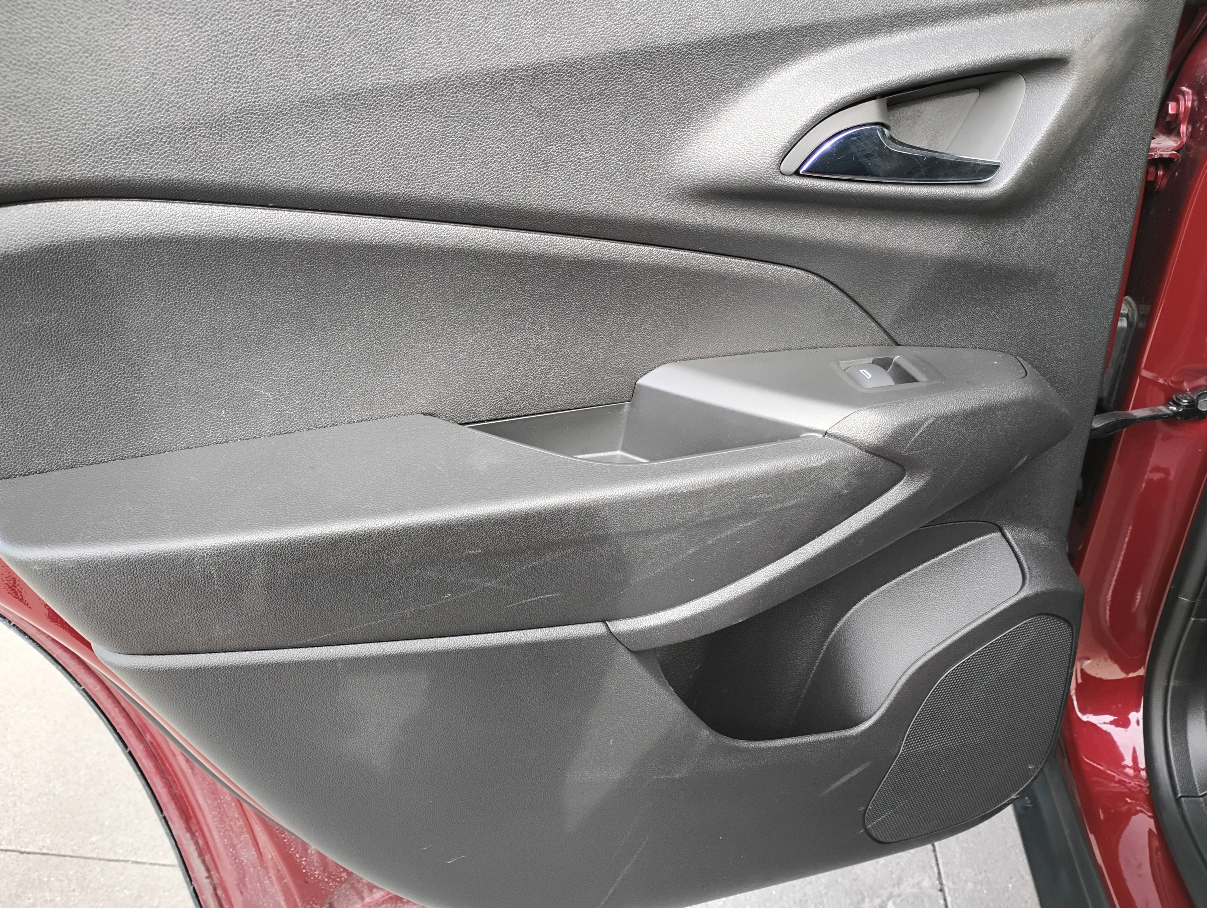 Used 2025 Chevrolet Trax LT w/ LT Convenience Package image 16