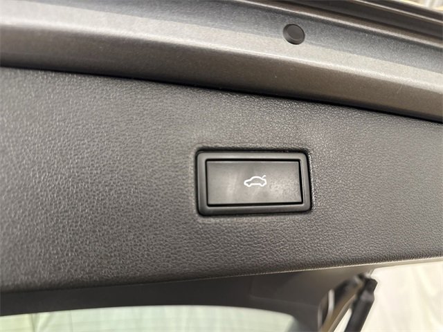 Used 2024 Volkswagen Tiguan SEL R-Line image 25