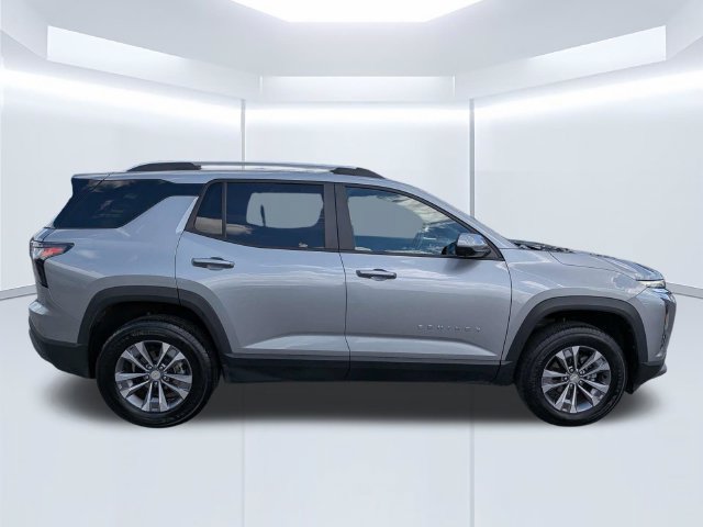 Used 2025 Chevrolet Equinox LT w/ Convenience Package II FWD image 3