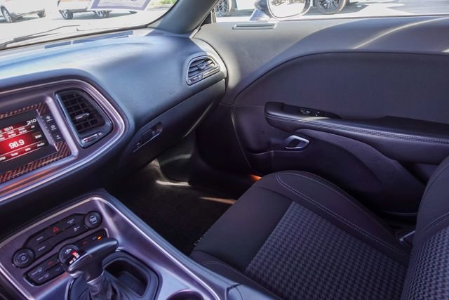 Used 2017 Dodge Challenger R/T image 22